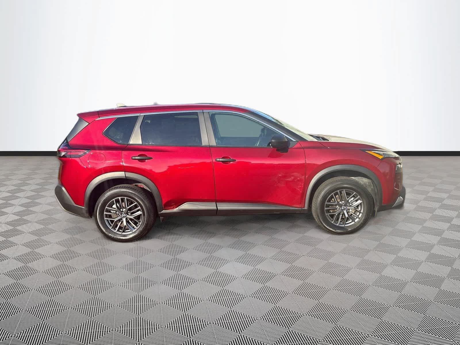 Used 2023 Nissan Rogue S AWD/4WD image 4