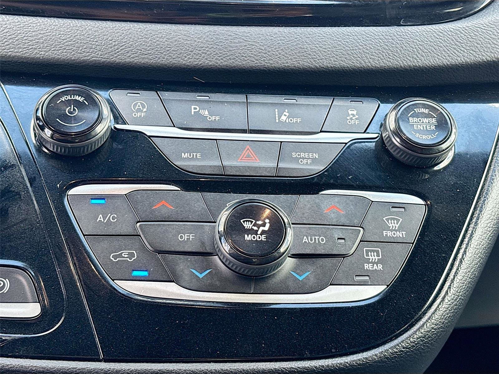 Used 2025 Chrysler Pacifica Select FWD image 15