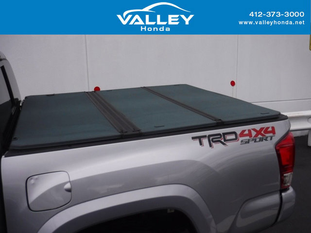 Used 2017 Toyota Tacoma TRD Sport image 3