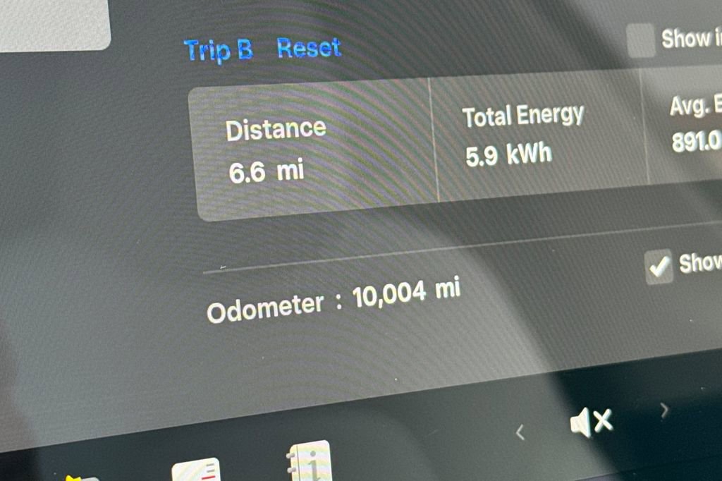 Used 2025 Tesla Model Y Performance image 23