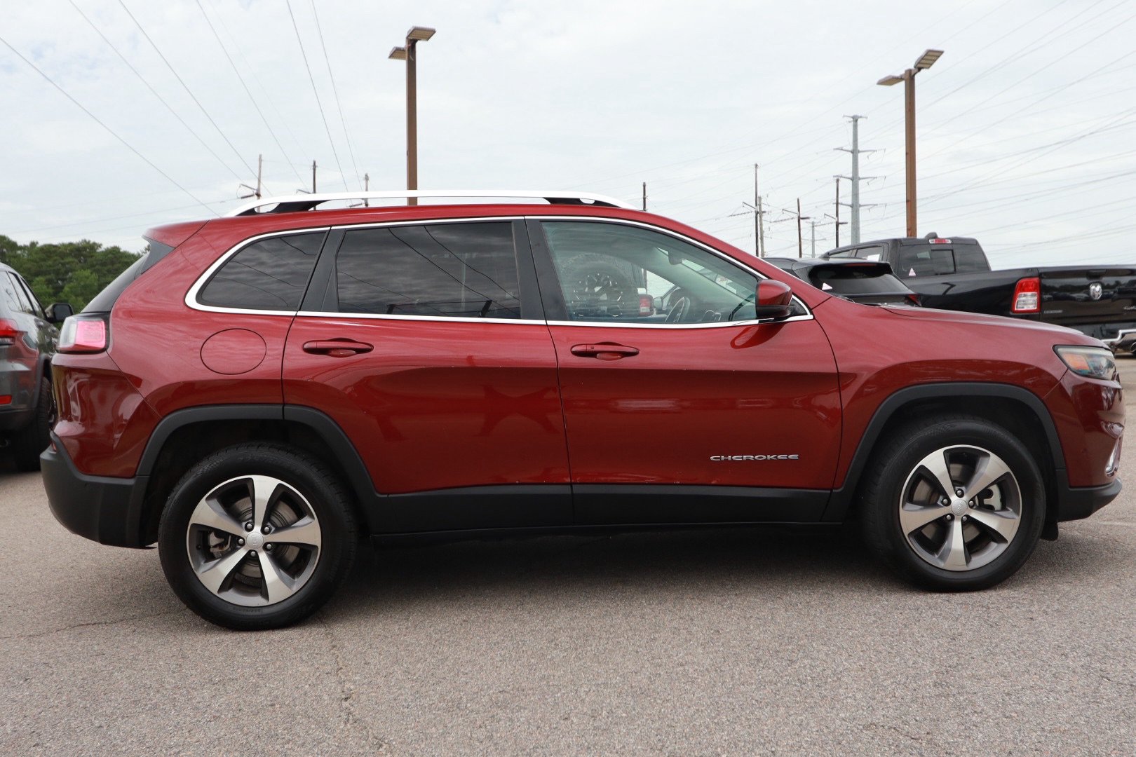 Used 2021 Jeep Cherokee Limited w/ Trailer Tow Group AWD/4WD image 6