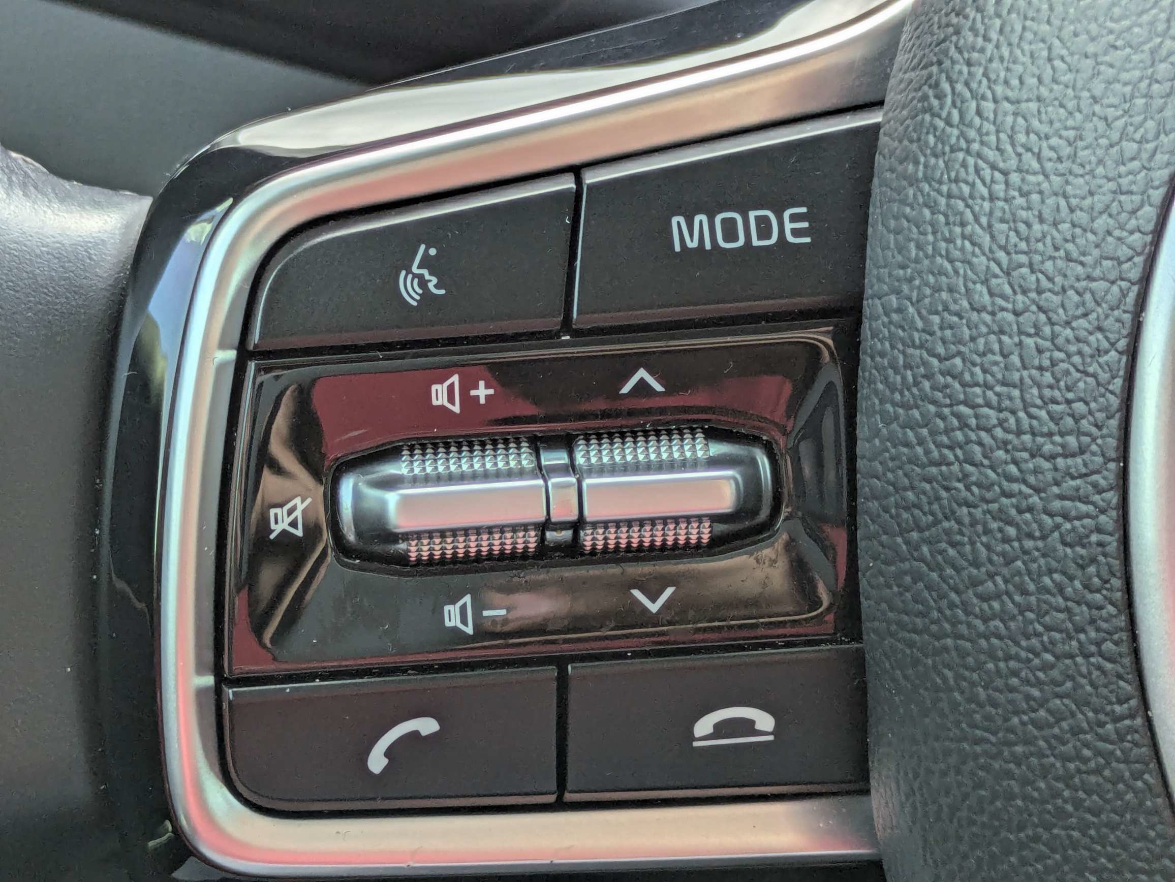 Certified 2022 Kia Sorento SX FWD image 33