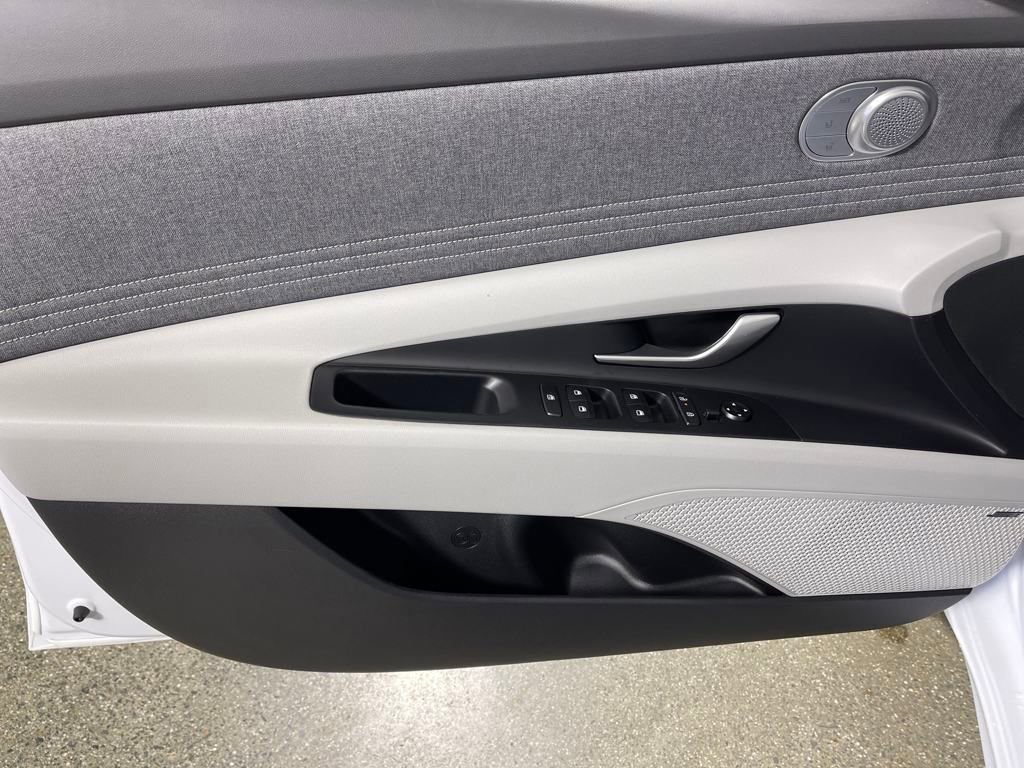 New 2025 Hyundai Elantra Limited image 19