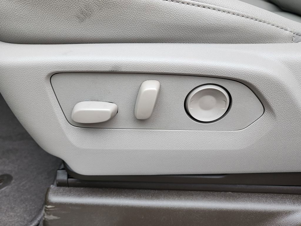 New 2026 GMC Sierra 1500 SLT image 18