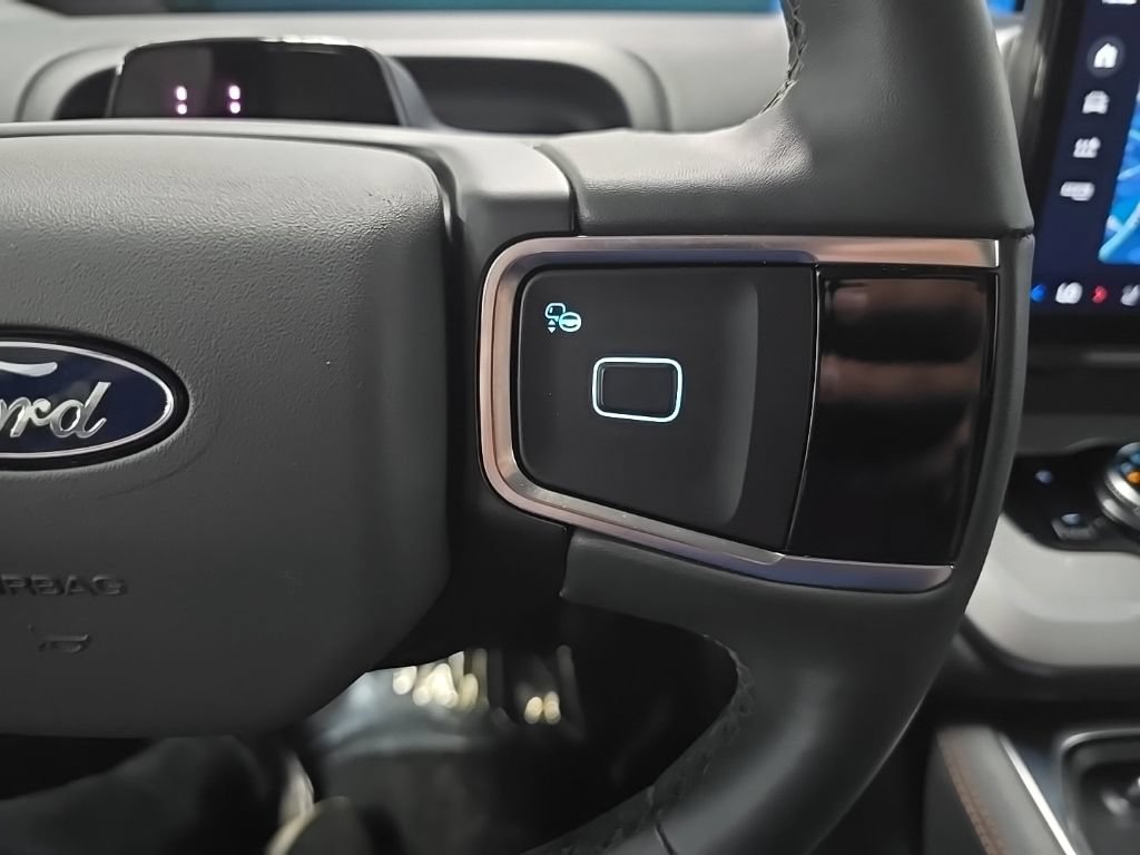 Certified 2025 Ford Expedition Active AWD/4WD image 26