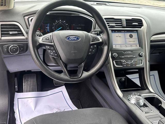 Used 2019 Ford Fusion SE FWD image 16