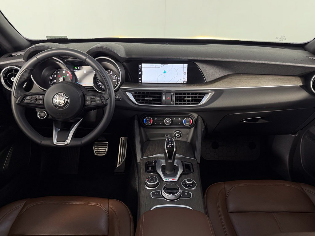 Used 2023 Alfa Romeo Stelvio Ti AWD/4WD image 13