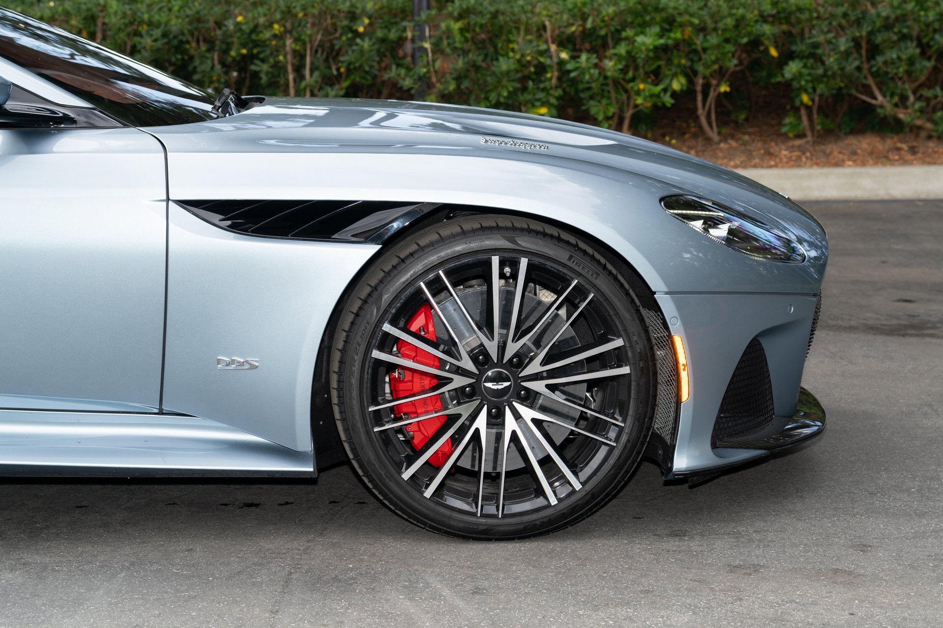 Used 2021 Aston Martin DBS Superleggera Volante image 25