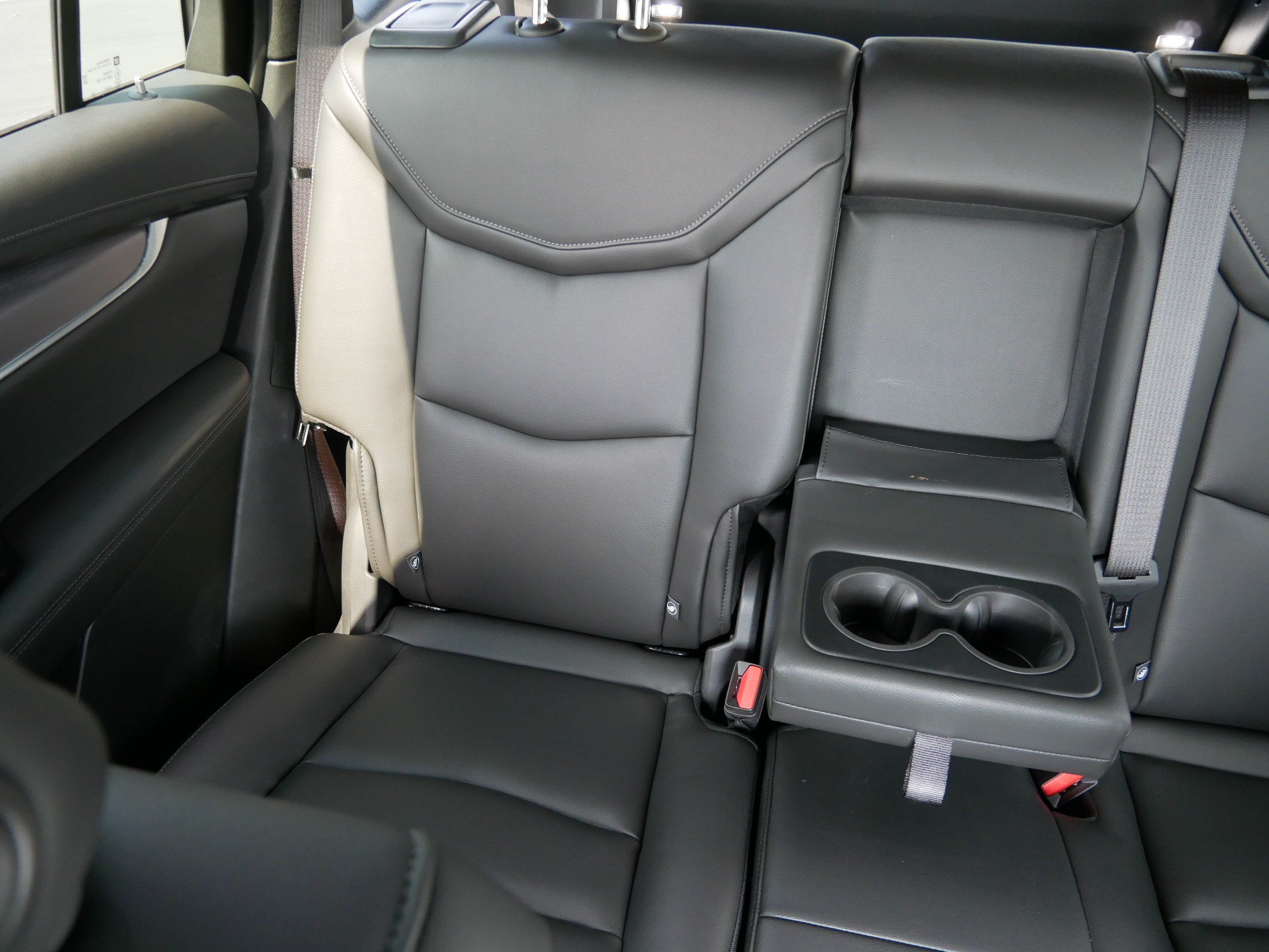 Used 2025 Cadillac XT6 Luxury FWD image 12