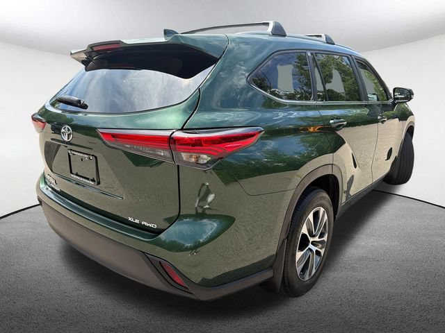 Used 2023 Toyota Highlander XLE AWD/4WD image 14