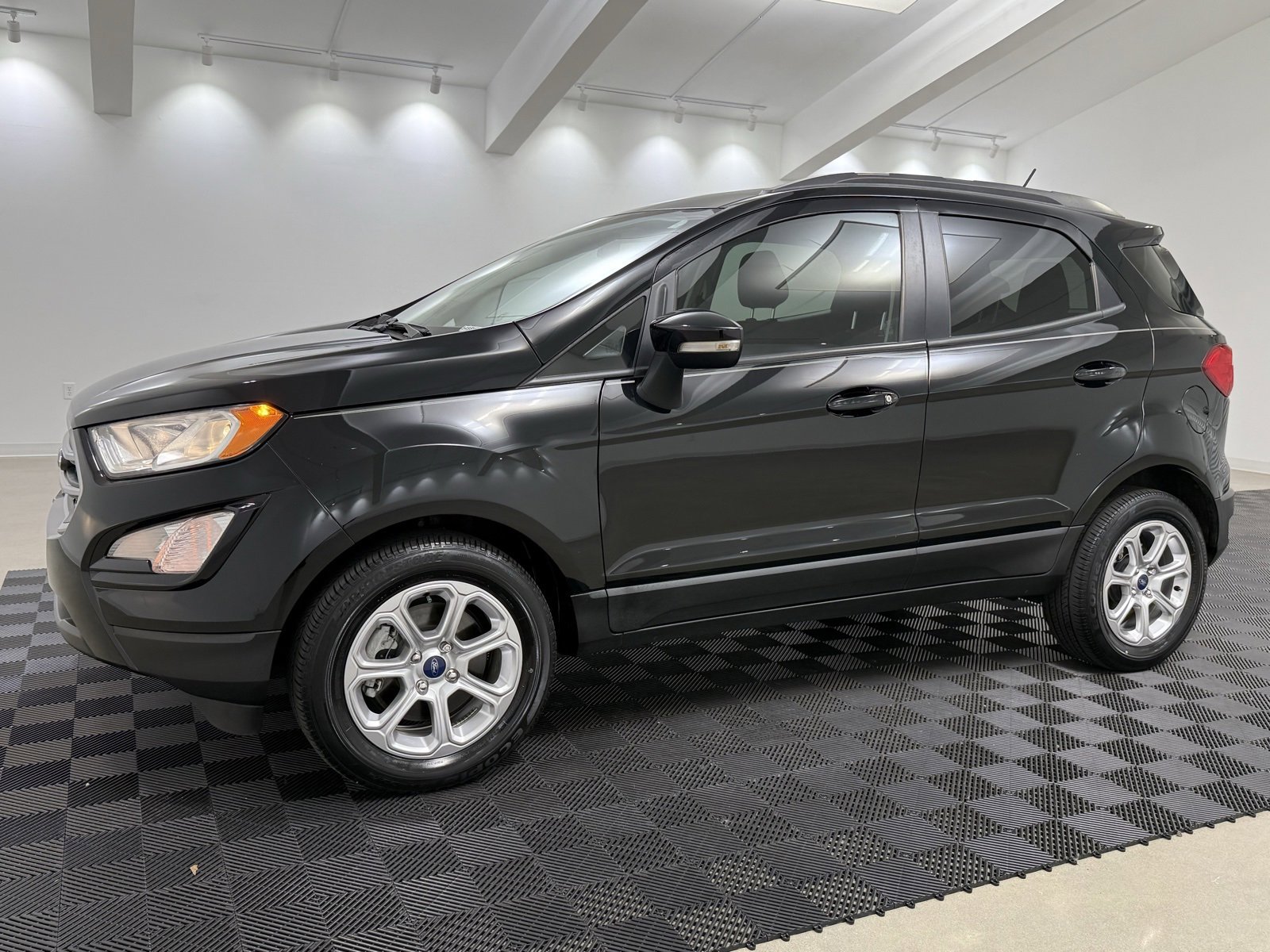 Used 2020 Ford EcoSport SE w/ SE Convenience Package image 4