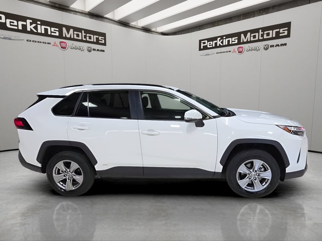 Used 2025 Toyota RAV4 LE AWD/4WD image 6