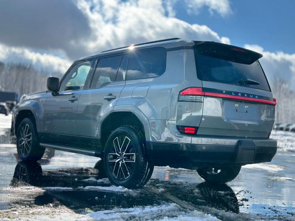 Used 2025 Lexus GX 550 image 4