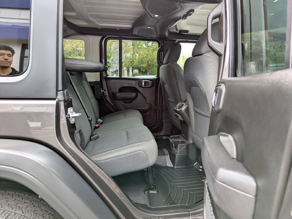 Used 2025 Jeep Wrangler Unlimited Sport AWD/4WD image 35