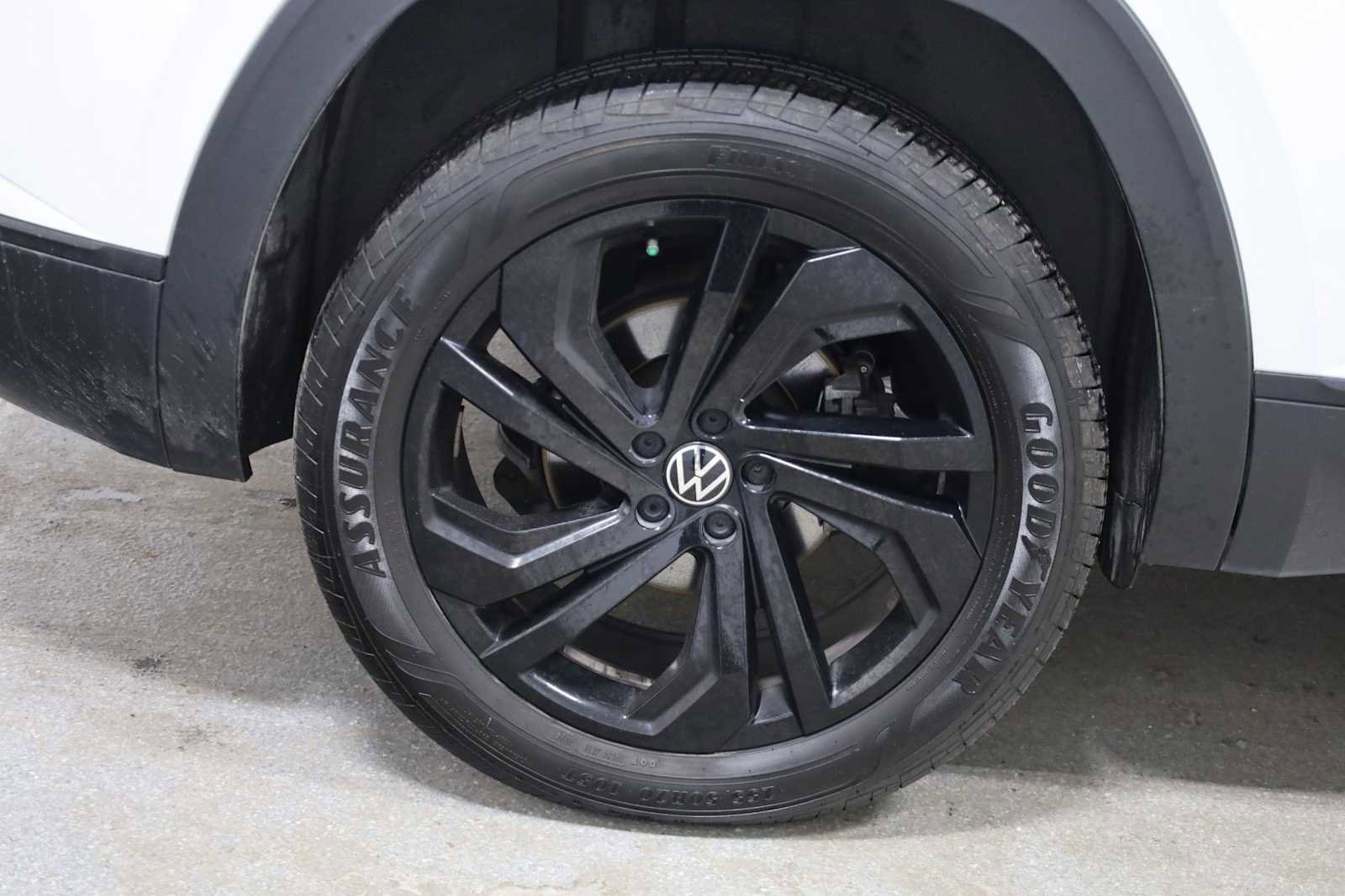 Used 2023 Volkswagen Atlas Cross Sport SE image 33