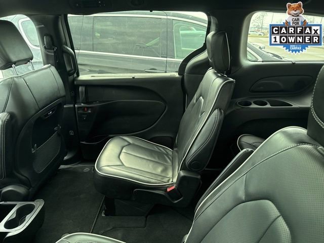 Used 2025 Chrysler Pacifica Limited image 27