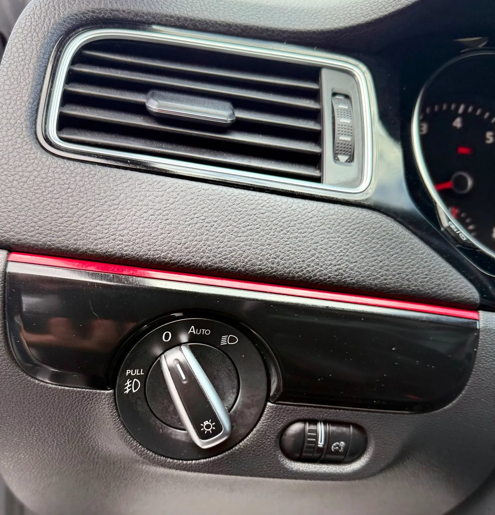 Used 2017 Volkswagen Jetta GLI FWD image 24