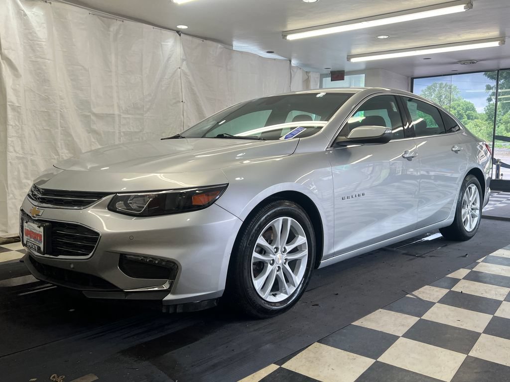 Used 2018 Chevrolet Malibu LT w/ Driver Confidence Package FWD image 4