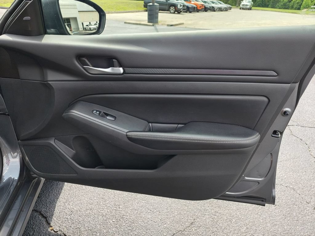 Used 2024 Nissan Altima 2.5 SV FWD image 31