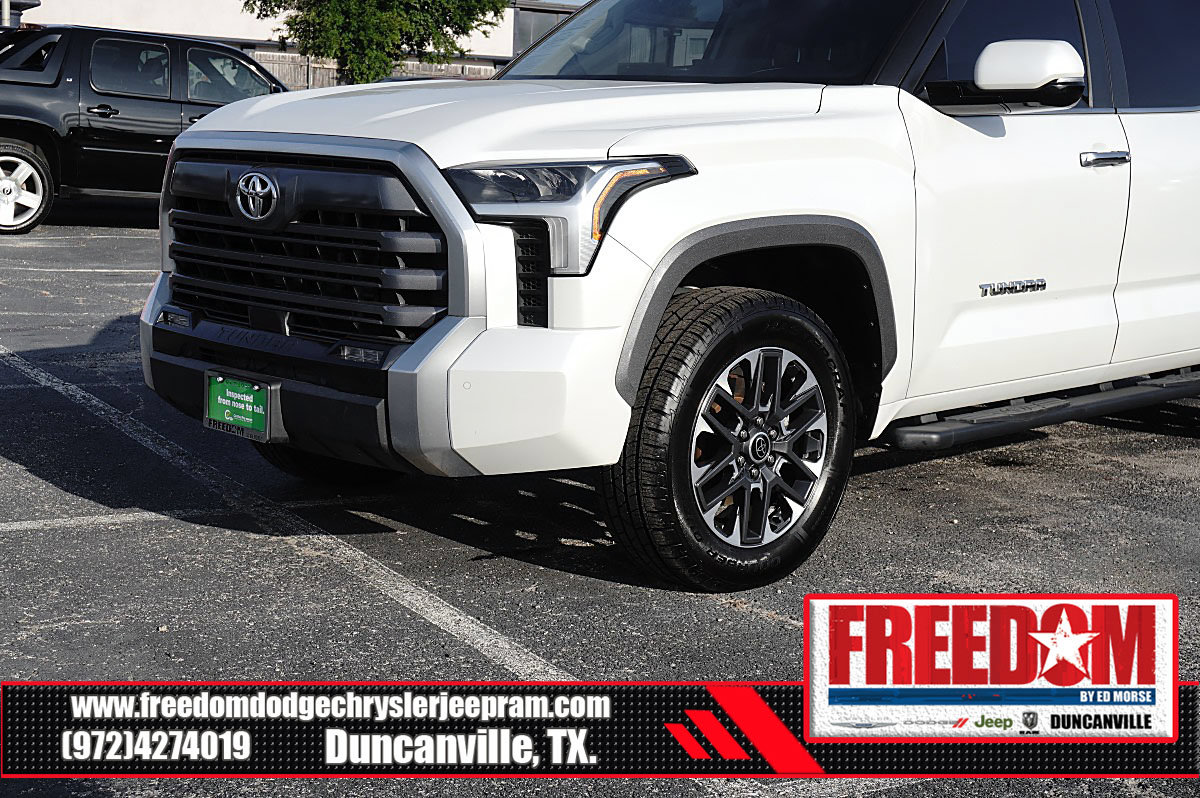 Used 2024 Toyota Tundra Limited w/ Power Package AWD/4WD image 39