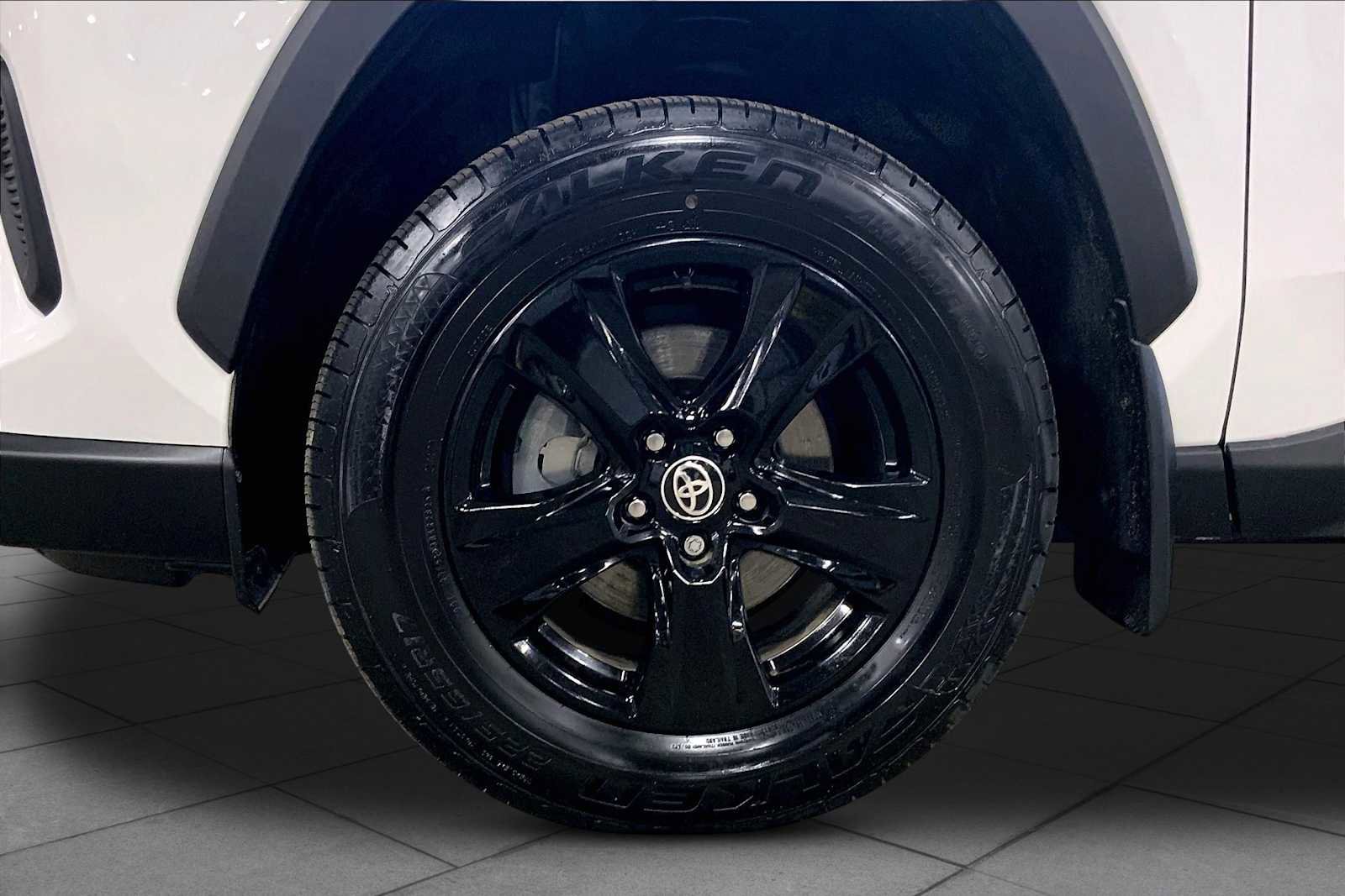 Used 2022 Toyota RAV4 XLE w/ Convenience Package image 11