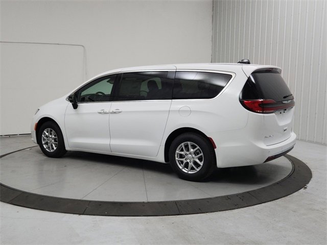 New 2026 Chrysler Pacifica Select image 5