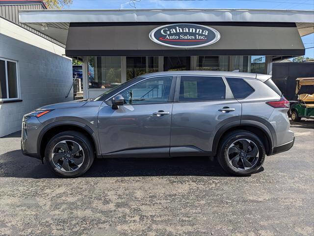 Used 2024 Nissan Rogue SV image 2