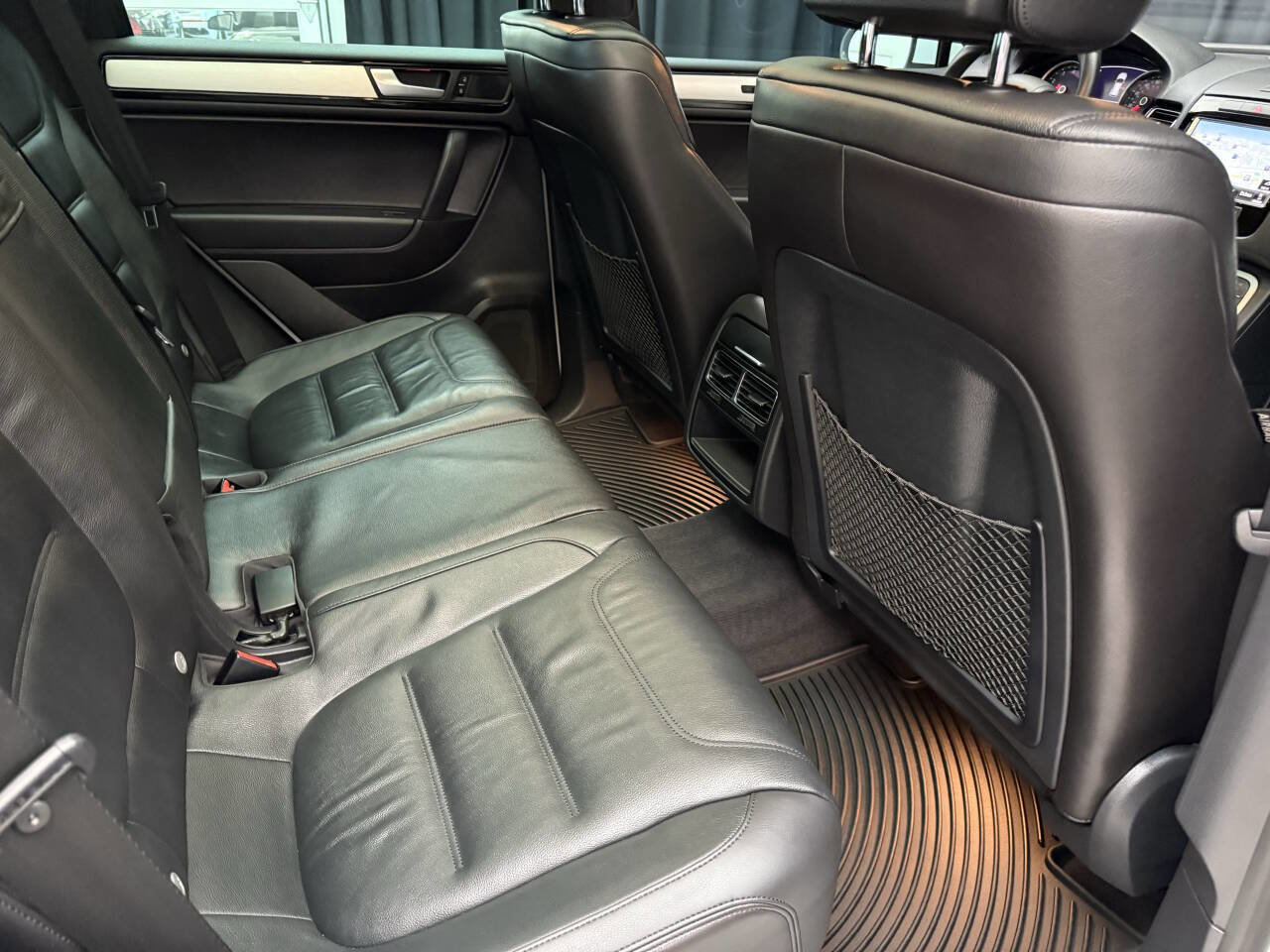 Used 2014 Volkswagen Touareg VR6 image 24