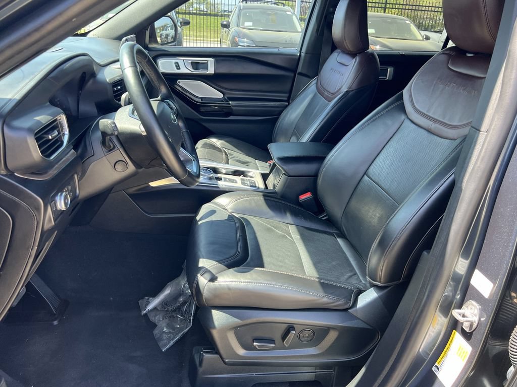Used 2022 Ford Explorer Platinum w/ Equipment Group 601A RWD image 12