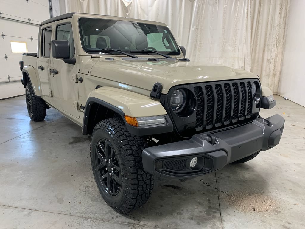 Used 2022 Jeep Gladiator Sport AWD/4WD image 2