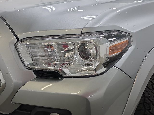 Certified 2023 Toyota Tacoma SR5 AWD/4WD image 25