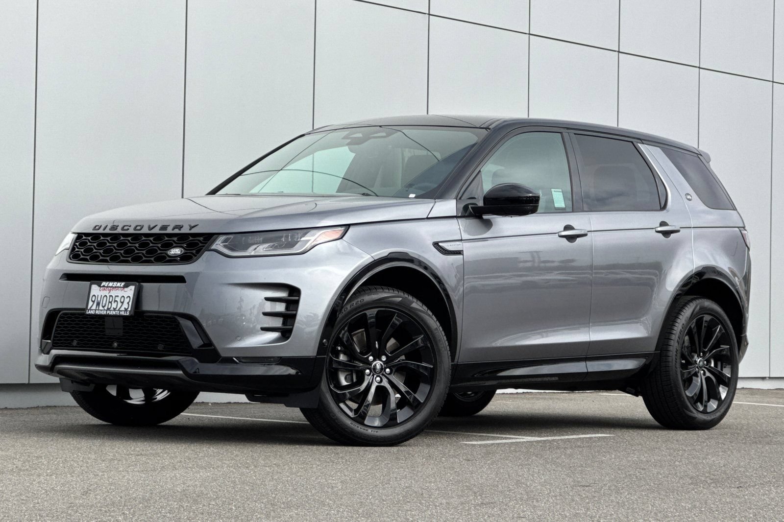 Certified 2025 Land Rover Discovery Sport Dynamic SE AWD/4WD image 1