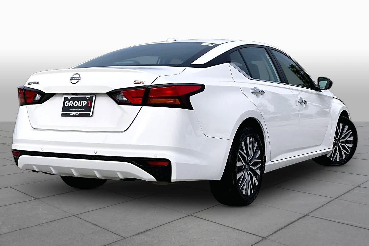 Used 2025 Nissan Altima 2.5 SV FWD image 13