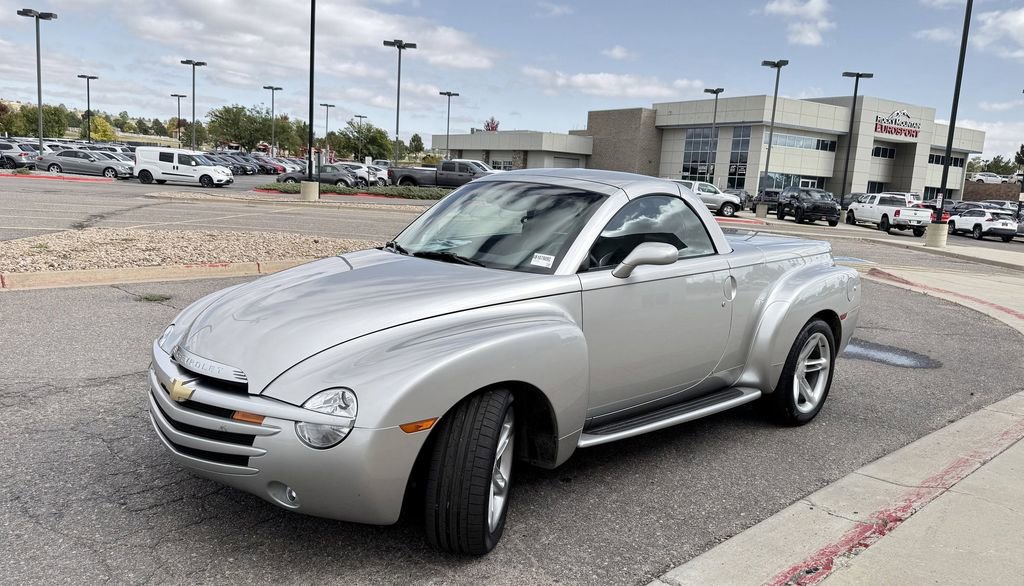 Used 2004 Chevrolet SSR w/ Preferred Equipment Group RWD image 4