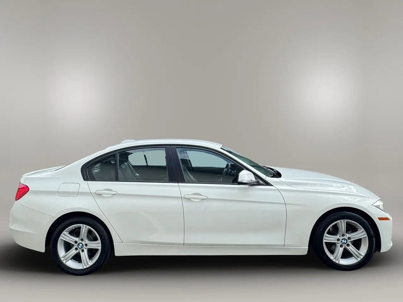 Used 2015 BMW 320i Sedan RWD image 5