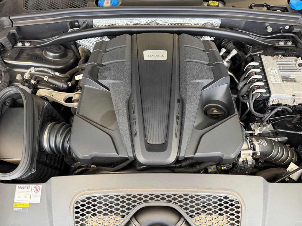Certified 2021 Porsche Macan S AWD/4WD image 27