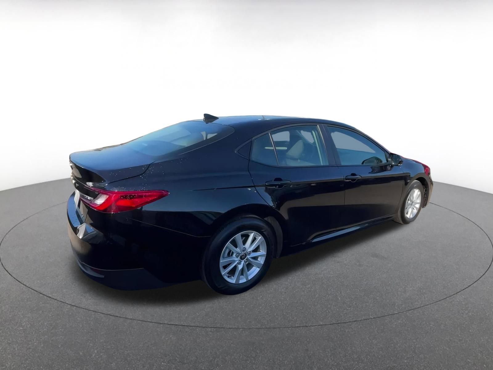 Used 2025 Toyota Camry LE image 15