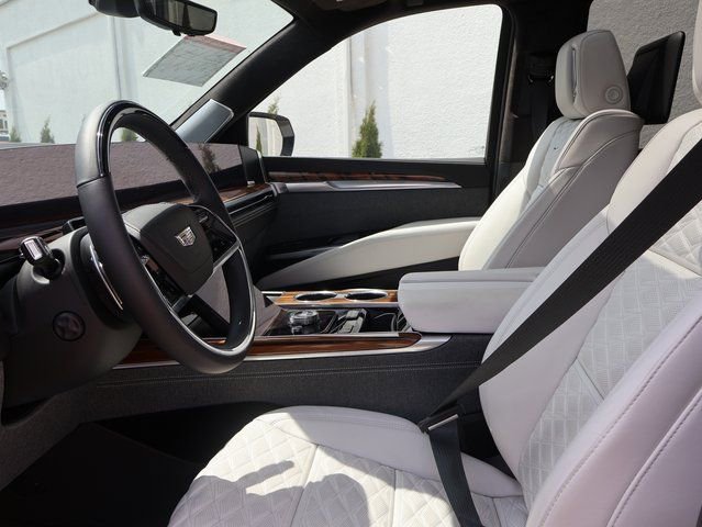 Certified 2025 Cadillac Escalade Premium Luxury Platinum image 26