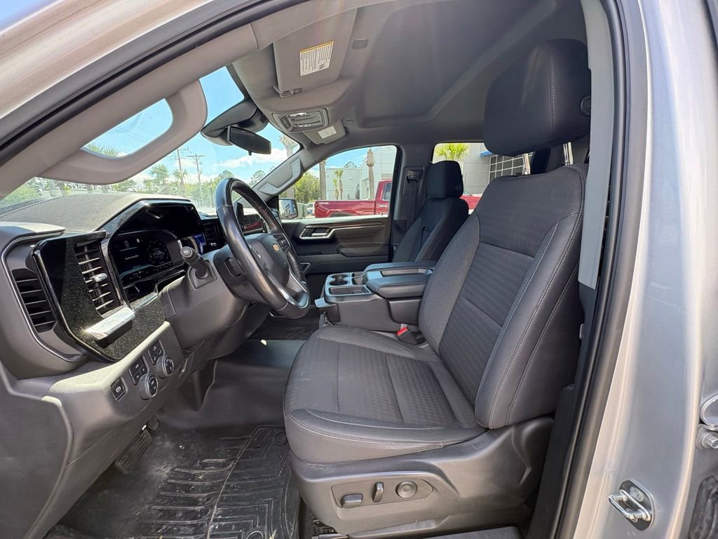 Used 2022 Chevrolet Silverado 1500 LT AWD/4WD image 9