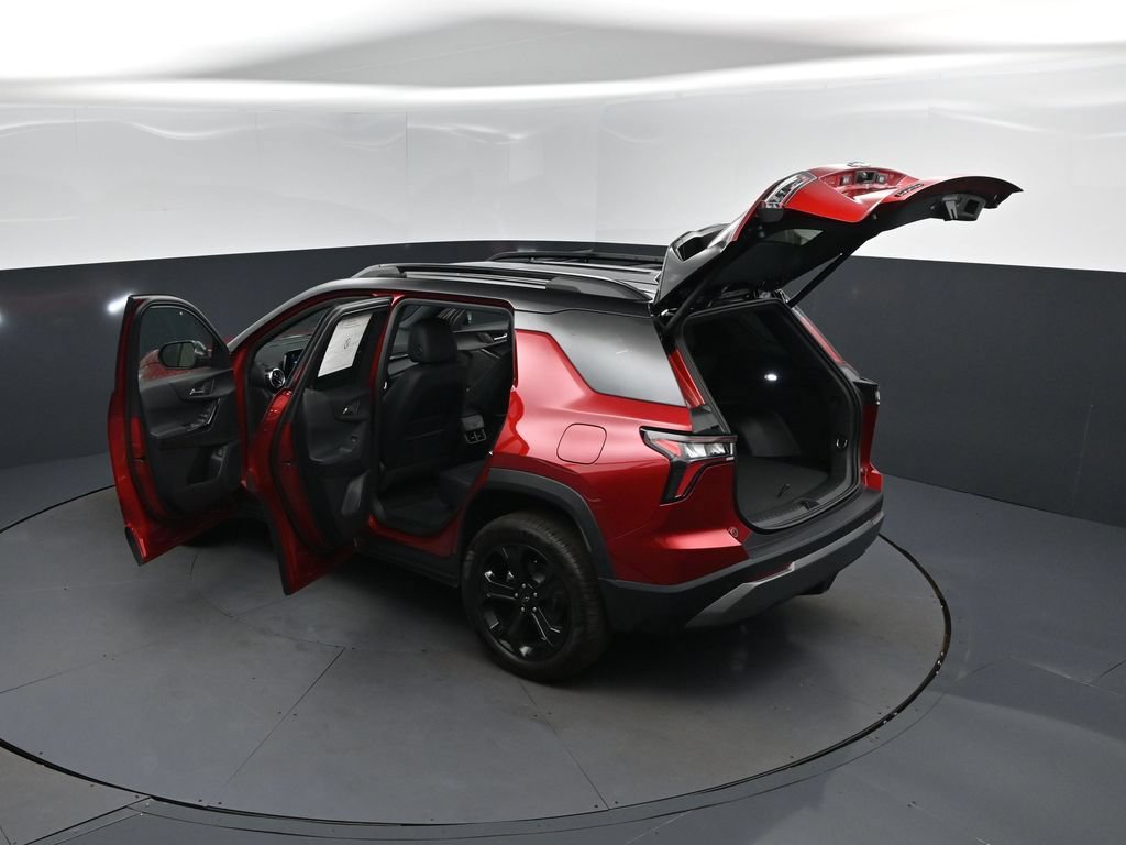 New 2026 Chevrolet Equinox LT w/ Convenience Package II FWD image 2