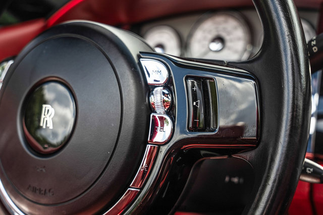 Used 2016 Rolls-Royce Dawn RWD image 47