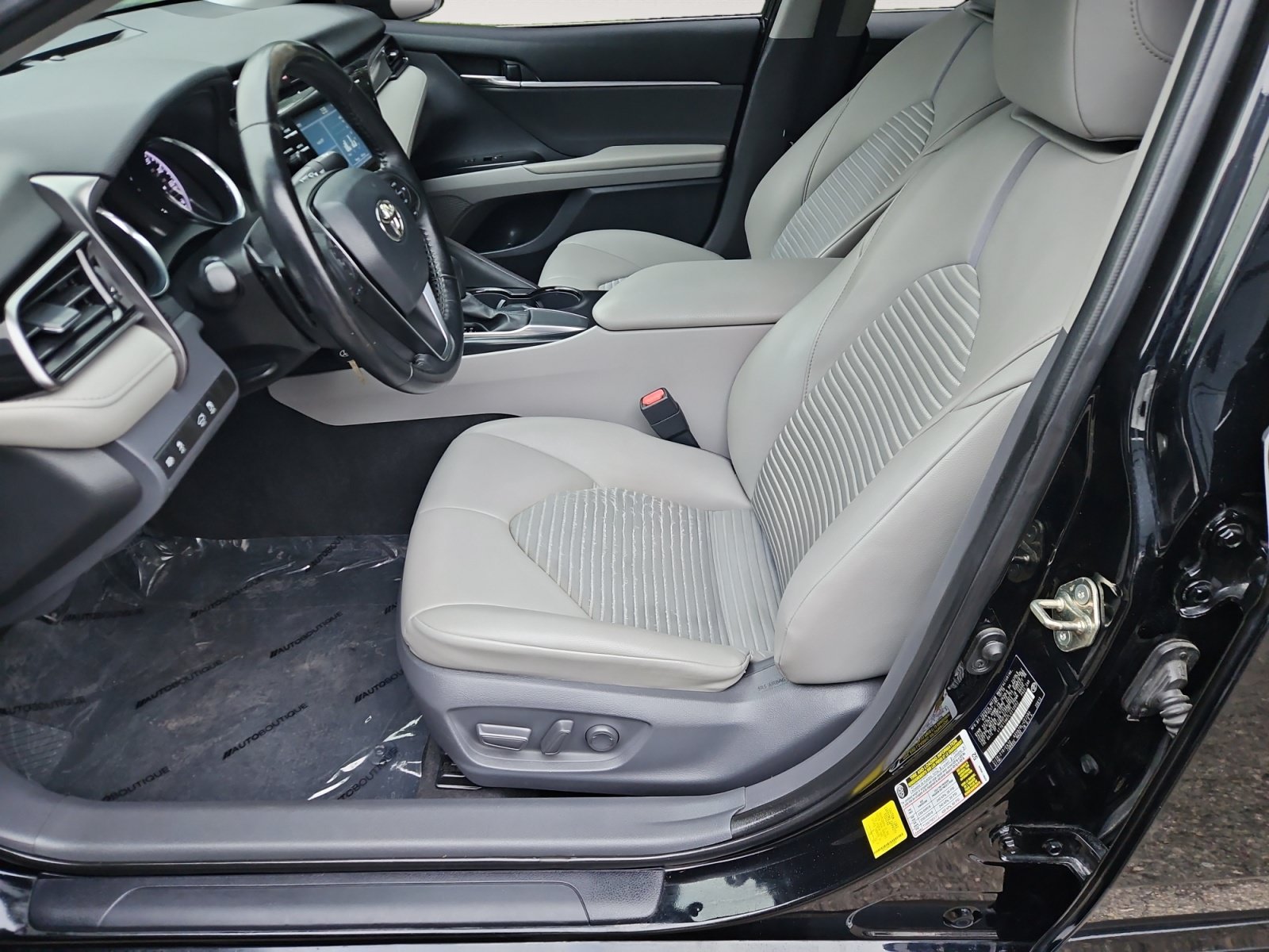 Used 2020 Toyota Camry SE FWD image 9