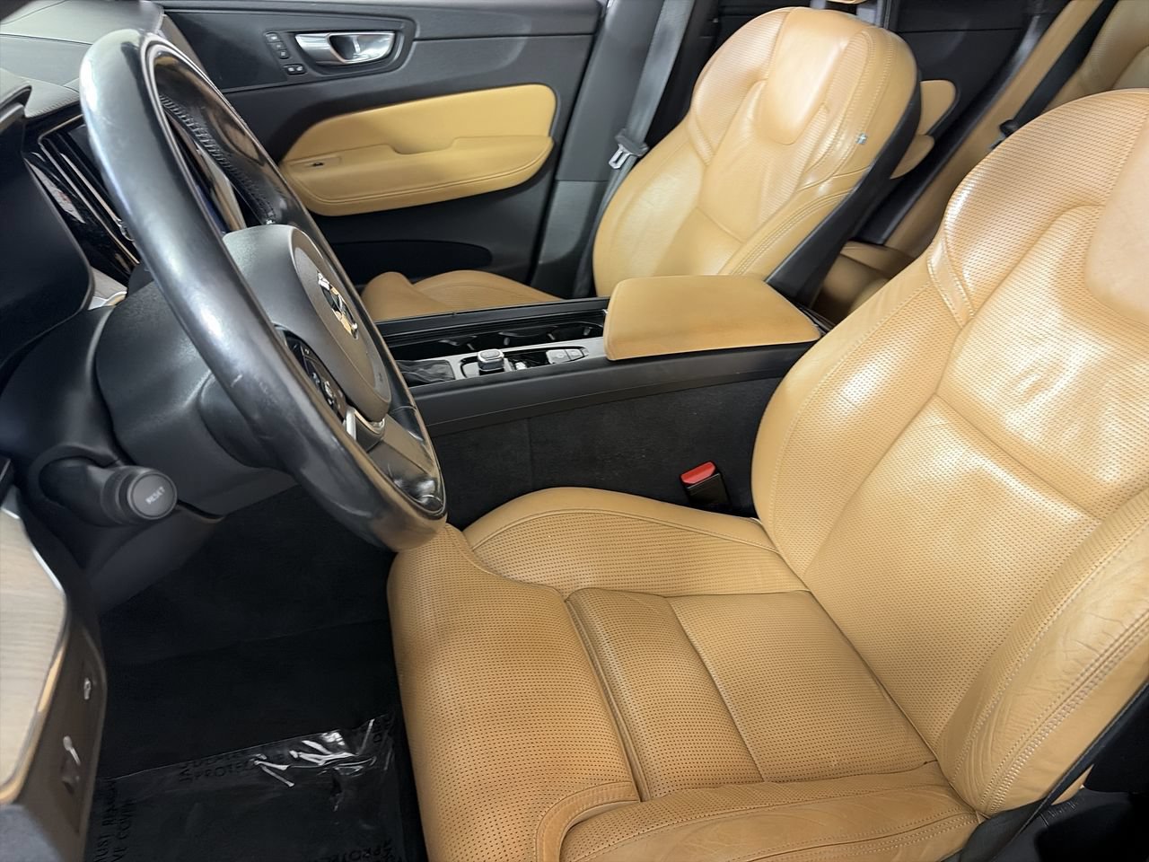 Used 2018 Volvo XC60 T6 Inscription w/ Luxury Seat Package AWD/4WD image 20