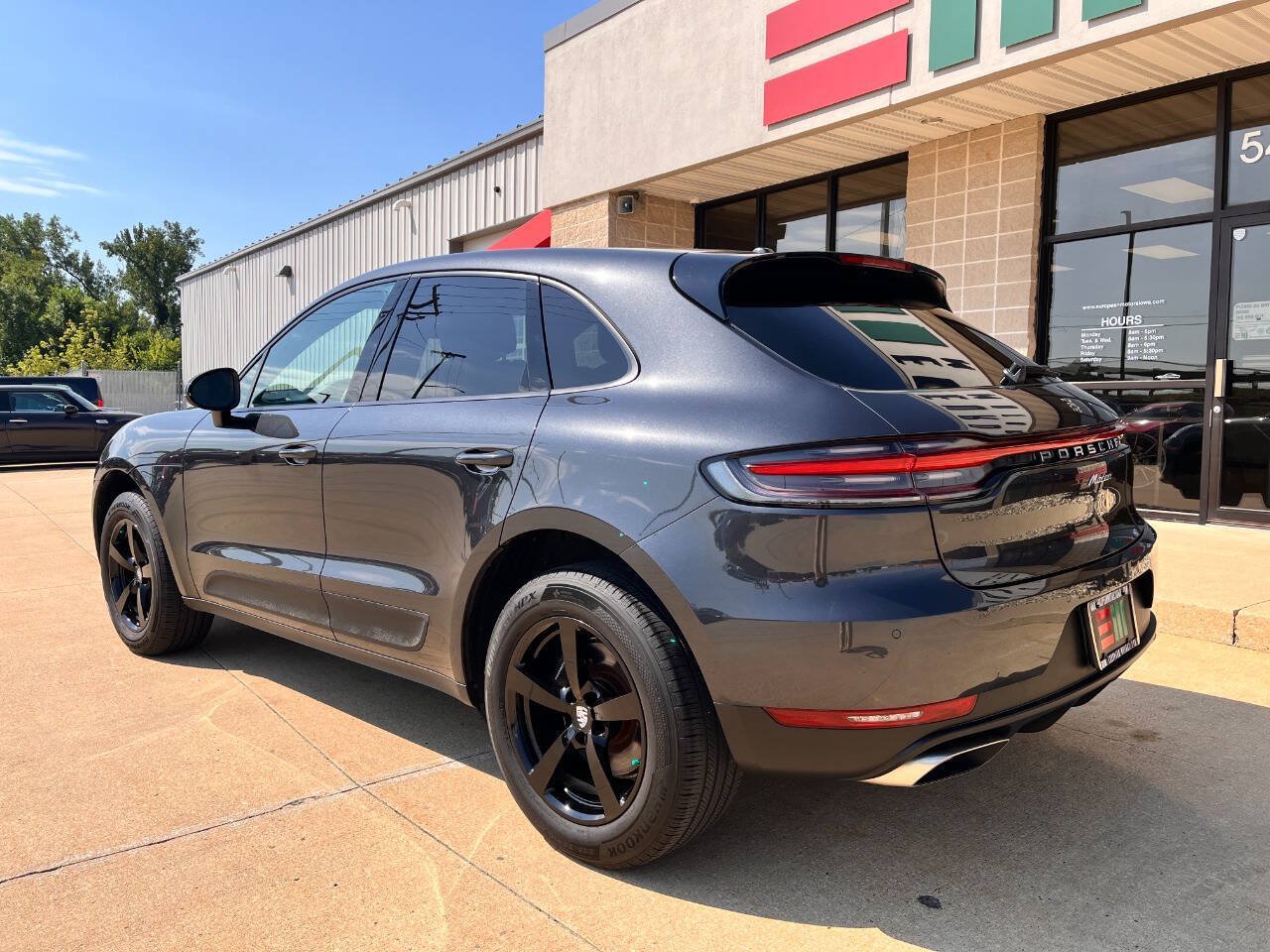 Used 2021 Porsche Macan AWD/4WD image 24