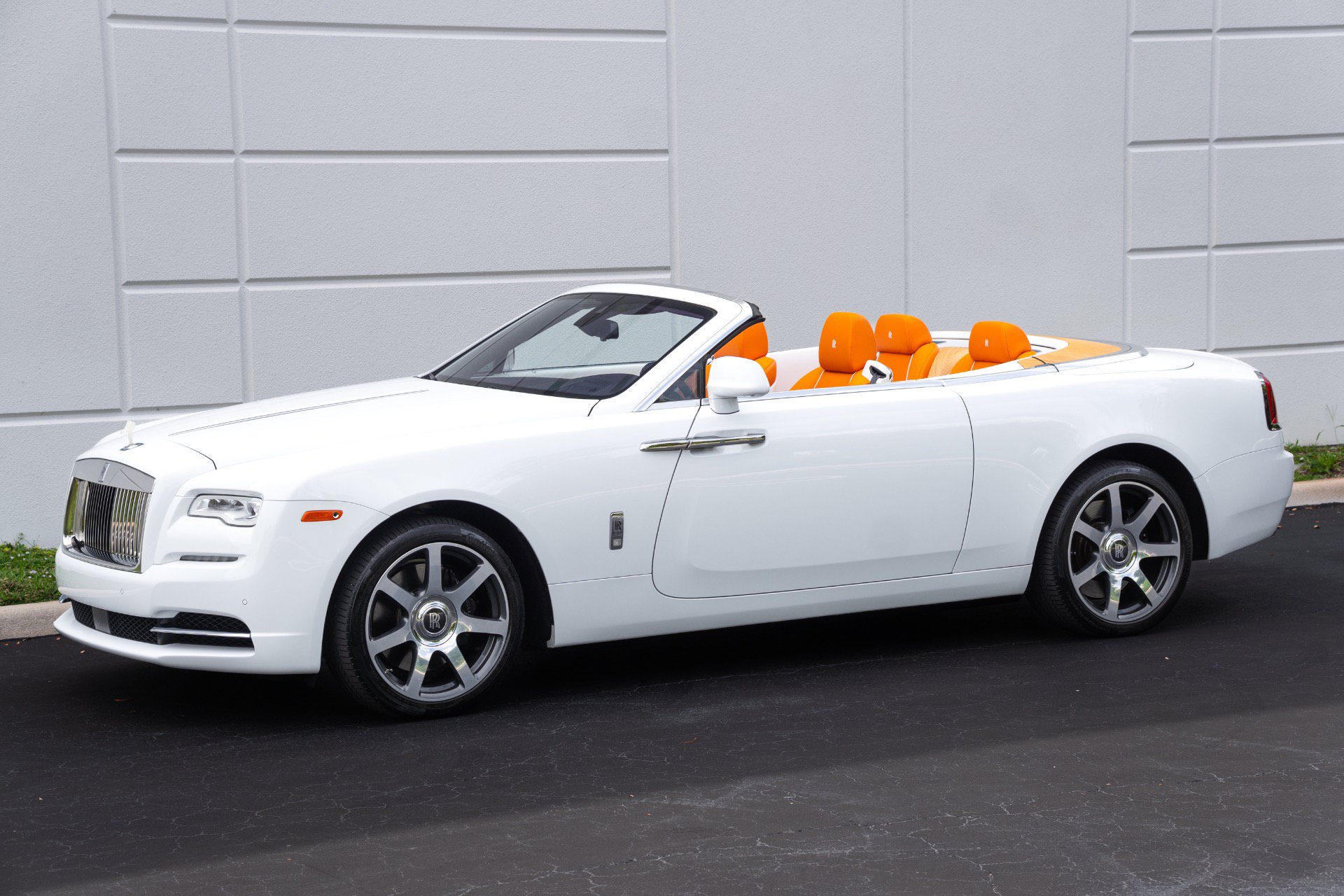 Used 2017 Rolls-Royce Dawn RWD image 31