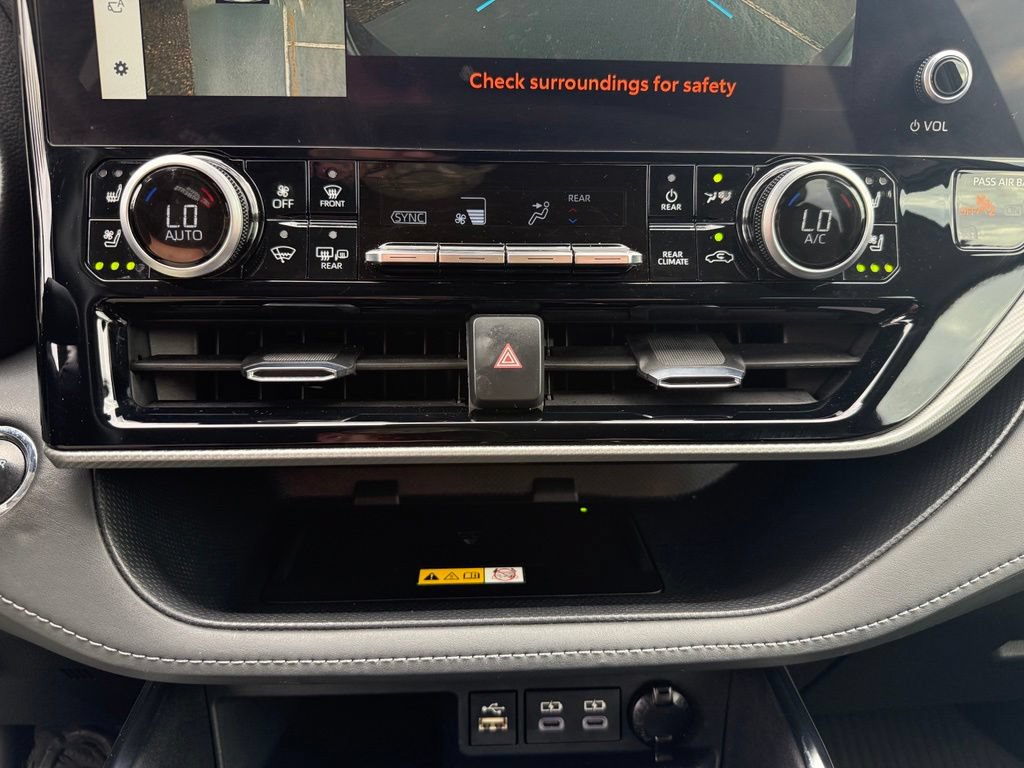 Used 2023 Toyota Highlander Platinum AWD/4WD image 28