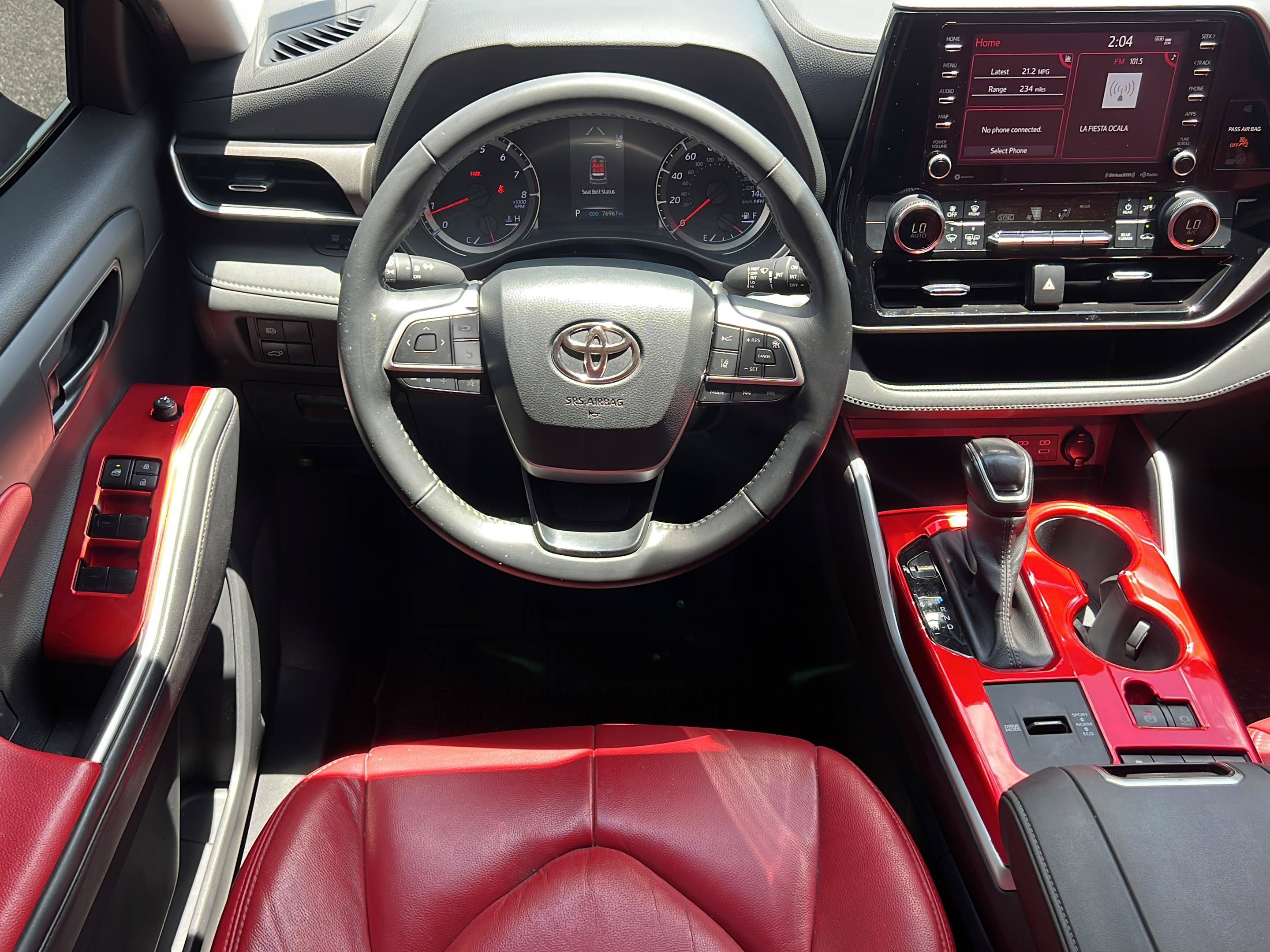 Used 2022 Toyota Highlander LE FWD image 13