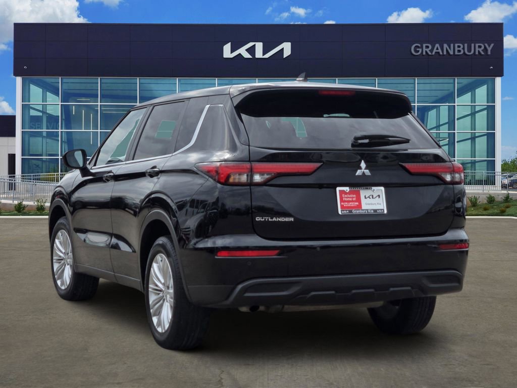 Used 2024 Mitsubishi Outlander ES image 4