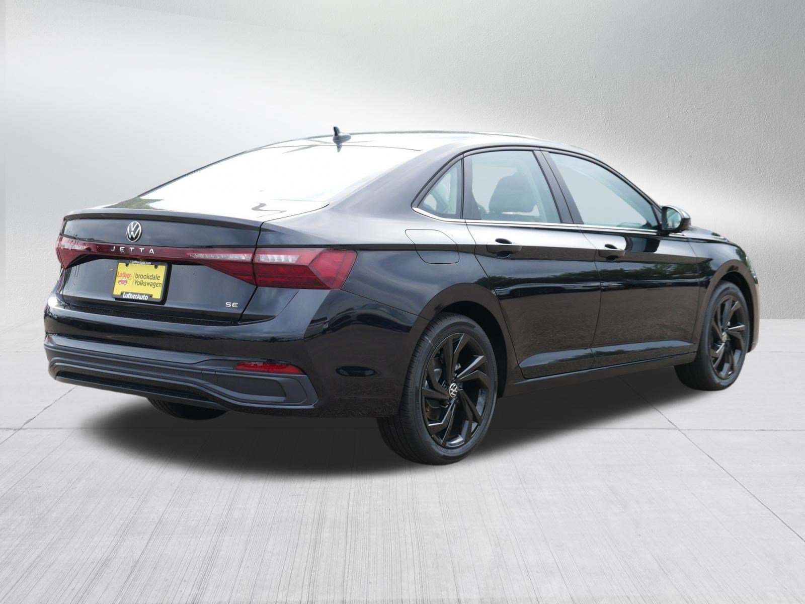 New 2027 Volkswagen Jetta SE FWD image 3
