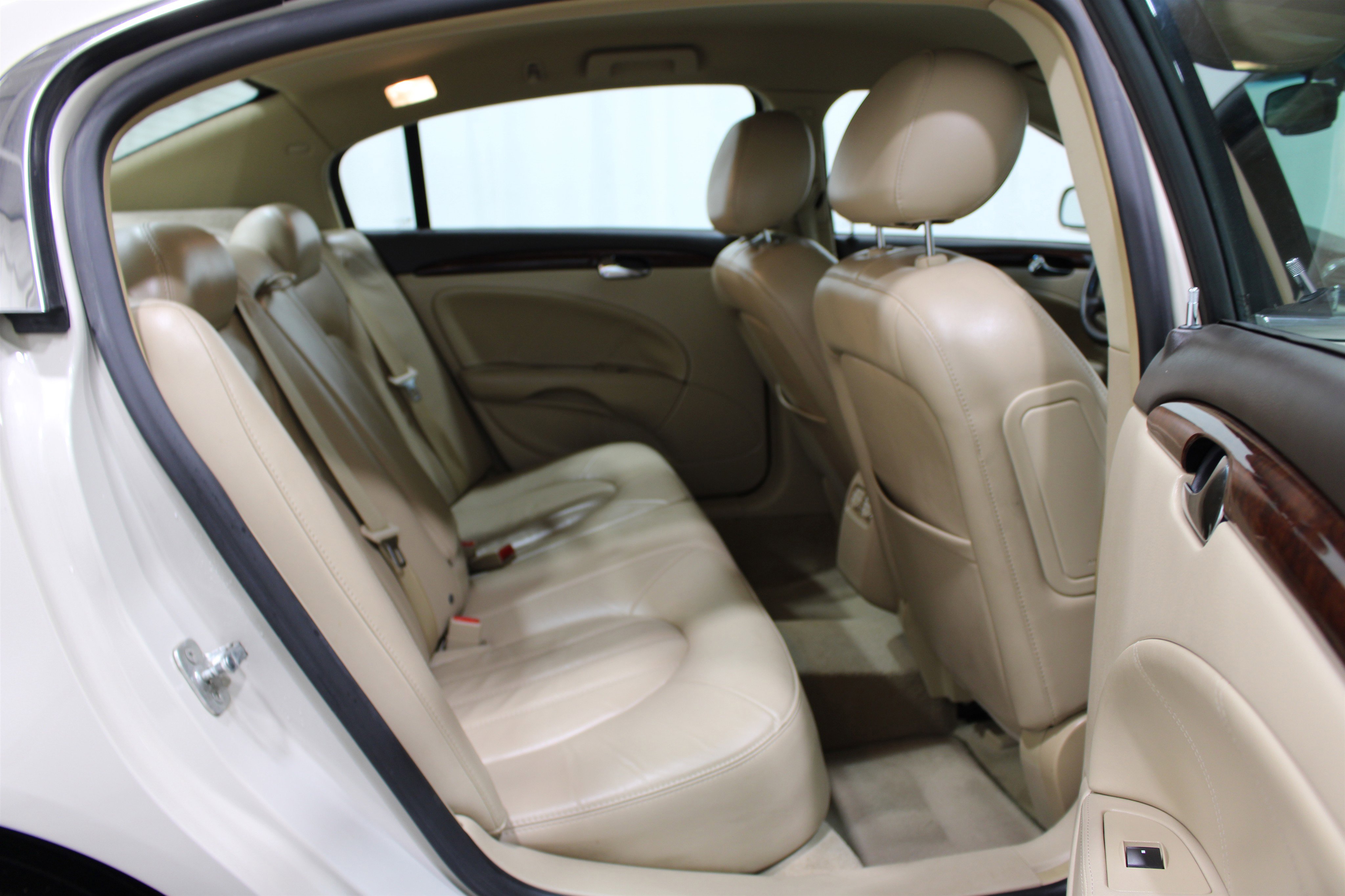 Used 2011 Buick Lucerne CXL w/ Driver Confidence Package FWD image 20